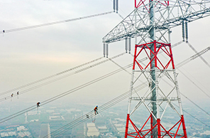 ووشي بمقاطعة جيانغسو: تفقد أطول برج لنقل الكهرباء في العالم قبل دخوله حيّز التشغيل الرسمي 