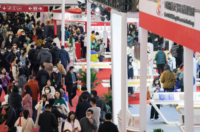 معرض بكين للكتاب يشهد رقما قياسيا في الحضور