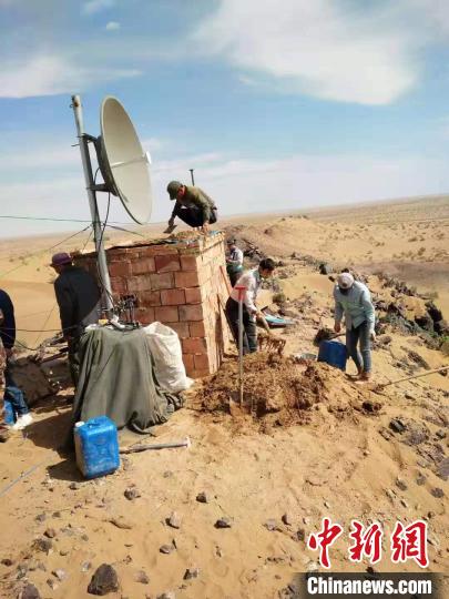 الأجهزة الذكية تساعد الرعاة في صحراء منغوليا الداخلية على تتبّع الإبل