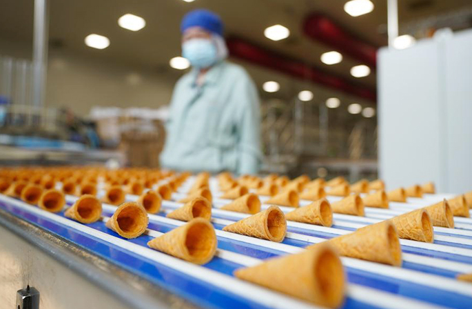 9 ملايين قطعة من المثلّجات يوميا، تنتجها إحدى "المنارات الصناعية" في مدينة سوتشو