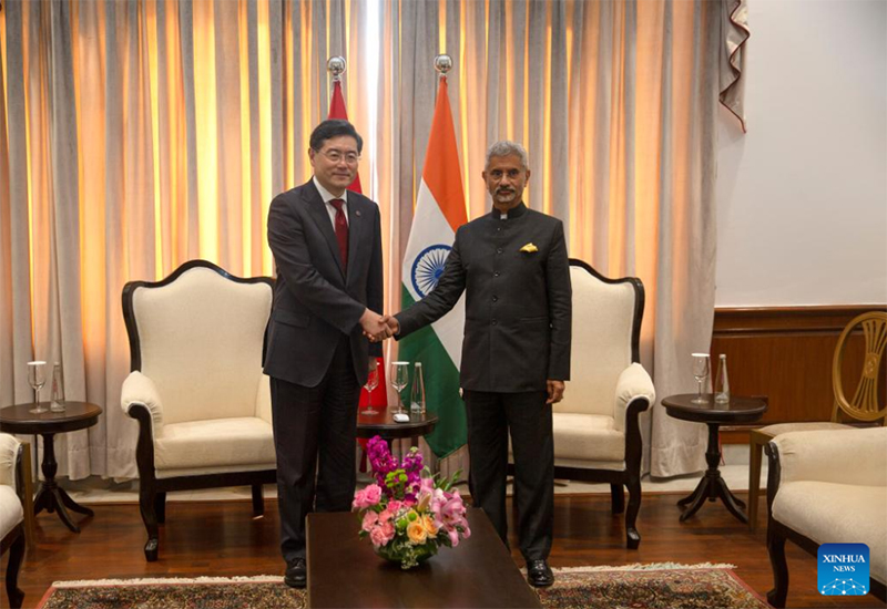 الصين والهند يتعهدان بتحسين العلاقات الثنائية