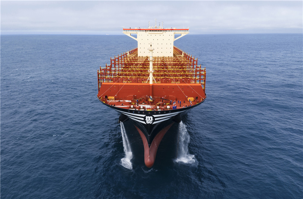 أضخم سفينة حاويات في العالم تُسلّم رسميا من قبل الشركة المصنعة في شنغهاي