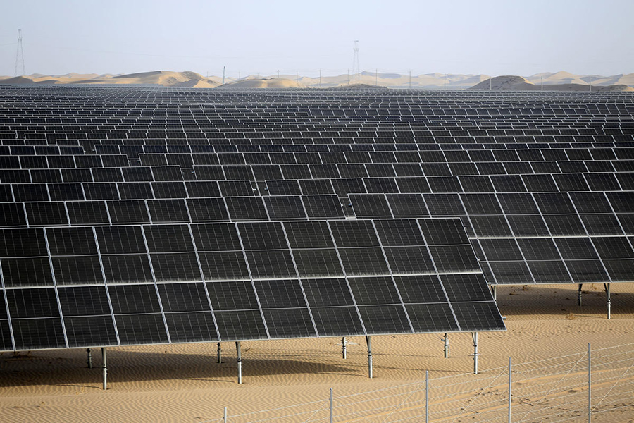 محطة تجمع بين توليد الطاقة الشمسية ومكافحة التصحر في قانسو