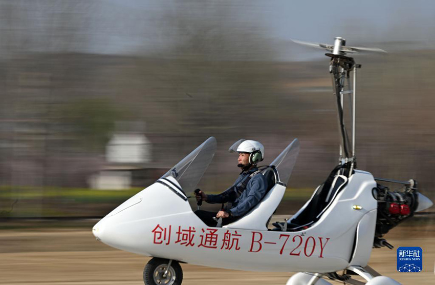 كان يحب الطائرات منذ طفولته..مخترع صيني، يحوّل أحلام الطفولة إلى حقيقة