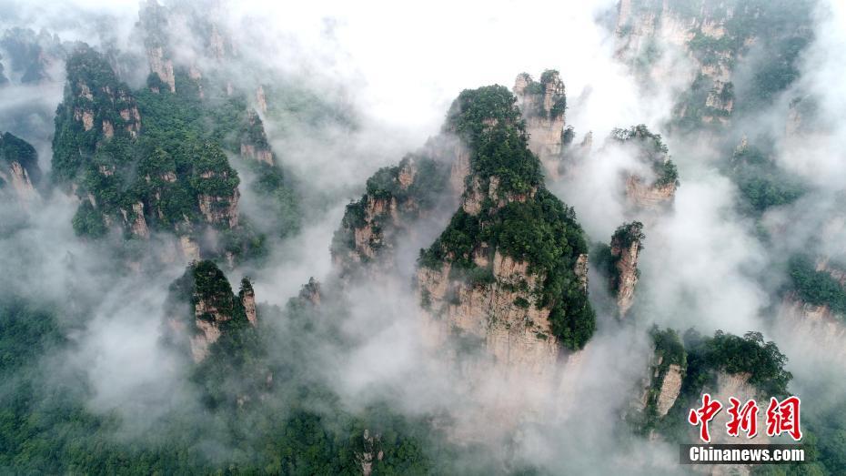 حديقة تشانغ جياجيه تضاريس من كوكب آخر على سطح الأرض