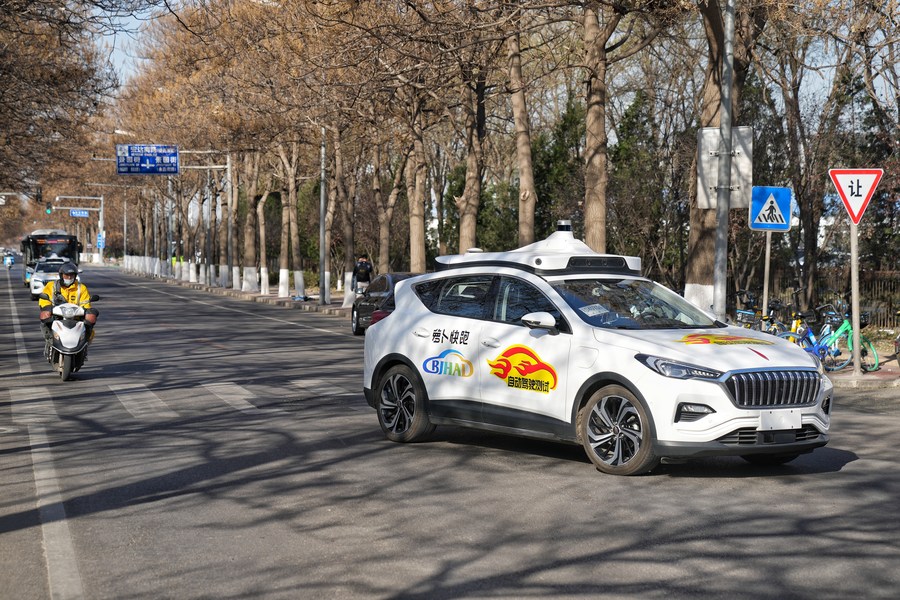بكين تعطي الضوء الأخضر لتشغيل مركبات ذاتية القيادة غير مأهولة