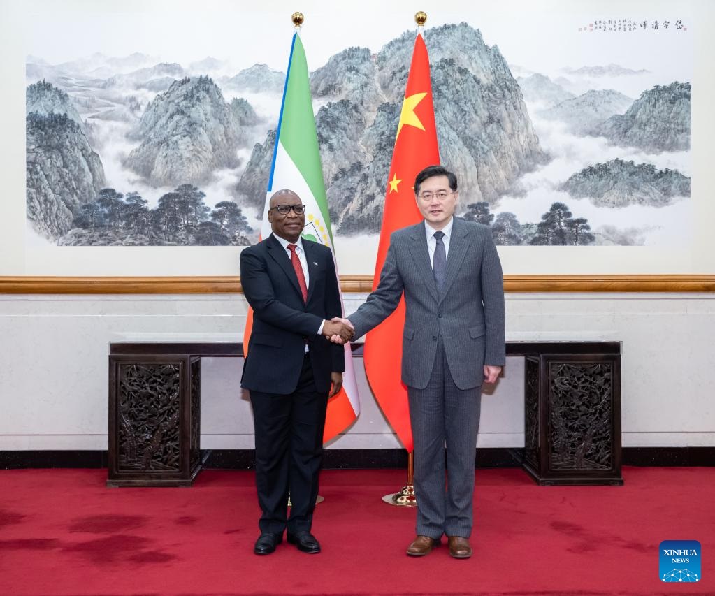 وزير الخارجية الصيني يلتقي نظيره من غينيا الاستوائية