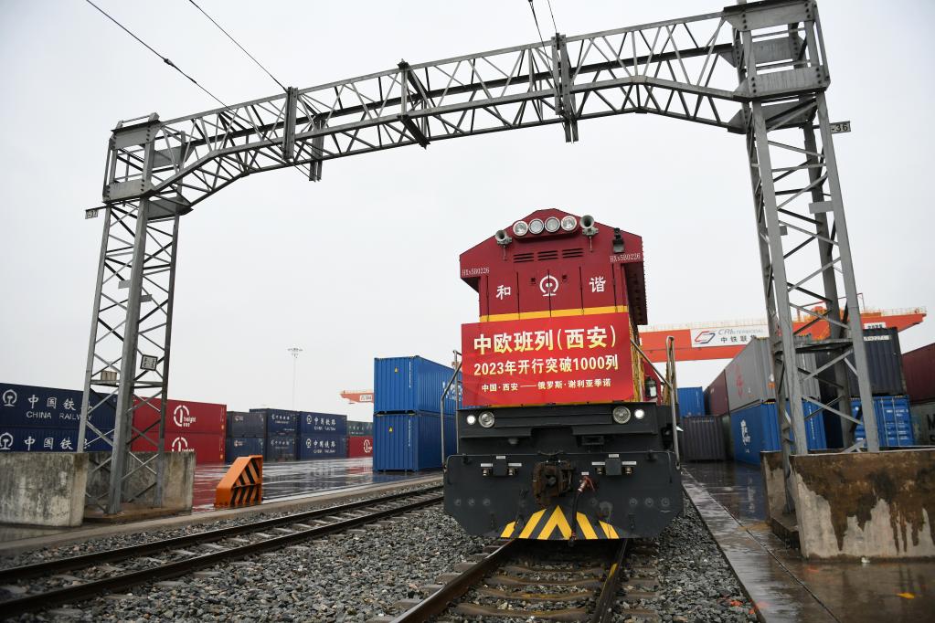 مقاطعة شنشي الصينية تشهد أكثر من ألف رحلة قطار شحن صيني-أوروبي منذ بداية العام الجاري