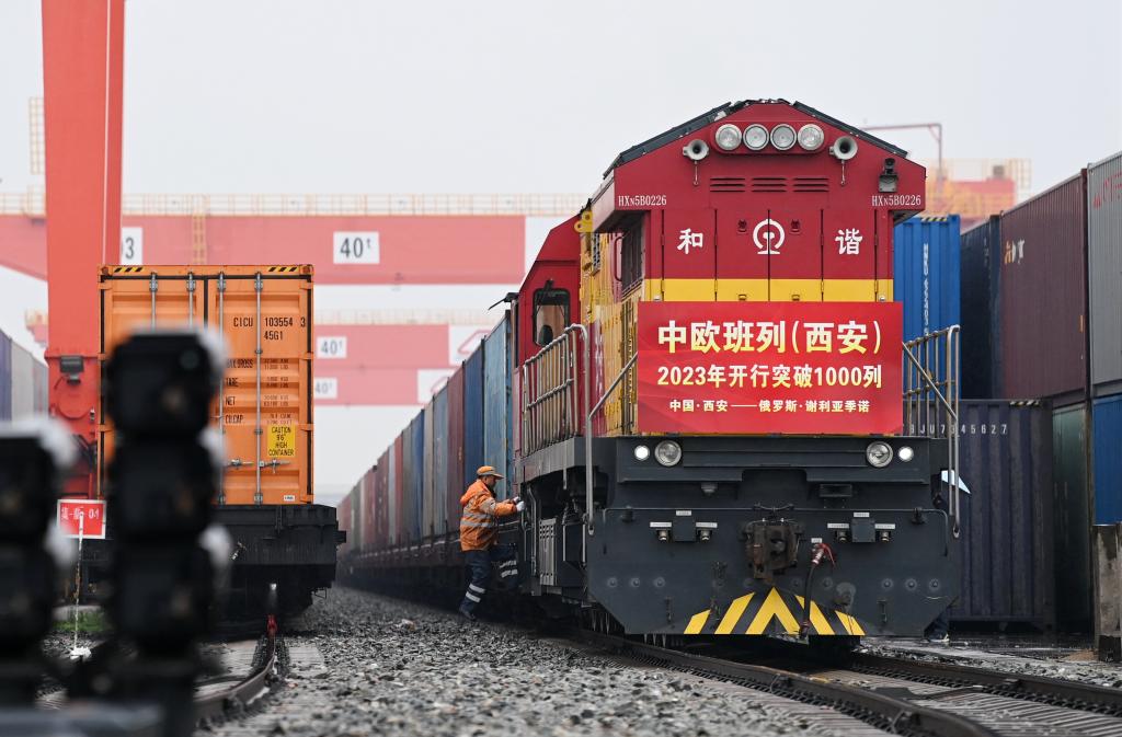 مقاطعة شنشي الصينية تشهد أكثر من ألف رحلة قطار شحن صيني-أوروبي منذ بداية العام الجاري