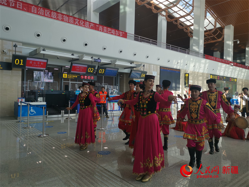 المطار الأعلى ارتفاعا في شينجيانغ يستقبل أول رحلة هذا العام