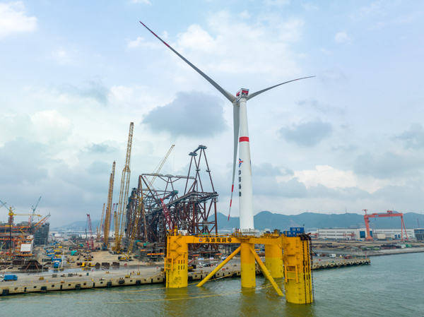 الصين تنصب أول منصة عائمة لتوليد طاقة الرياح في البحار العميقة