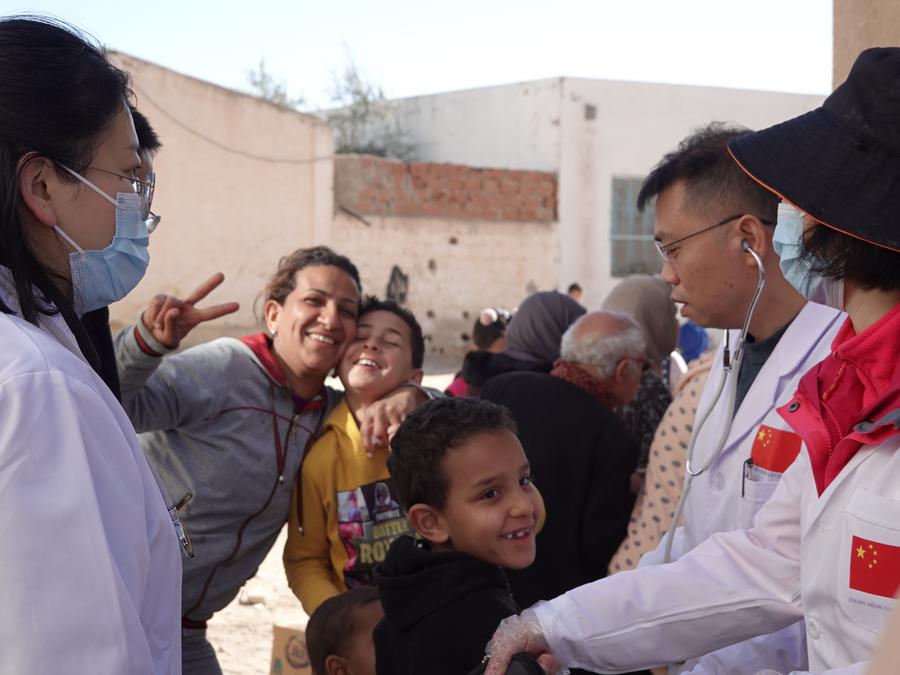 مقالة : فرق المساعدة الطبية الصينية في تونس تسهم في تعميق التفاهم والصداقة بين شعبي البلدين
