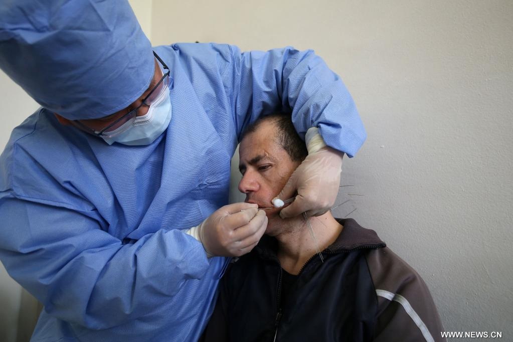 تحقيق إخباري: يأتون ويبقون ــ قصص الأطباء الصينيين في الجزائر