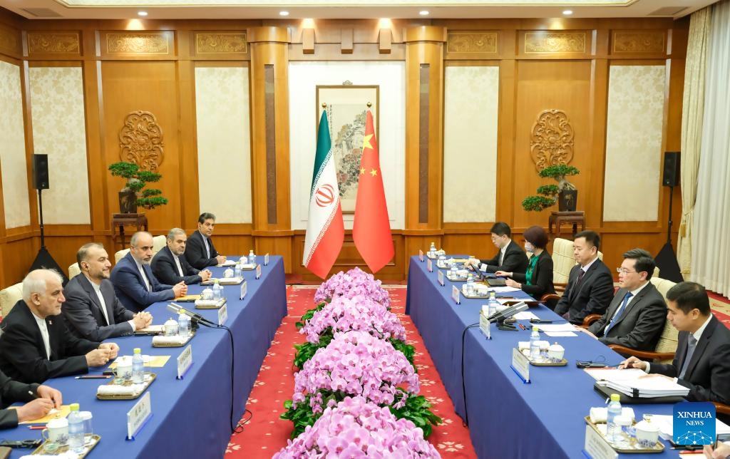 وزير الخارجية الصيني يلتقي نظيريه السعودي والإيراني ويشهد استئناف العلاقات الدبلوماسية السعودية-الإيرانية