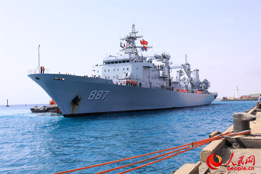 البحرية الصينية تنفذ عملية إجلاء لأفراد من السودان