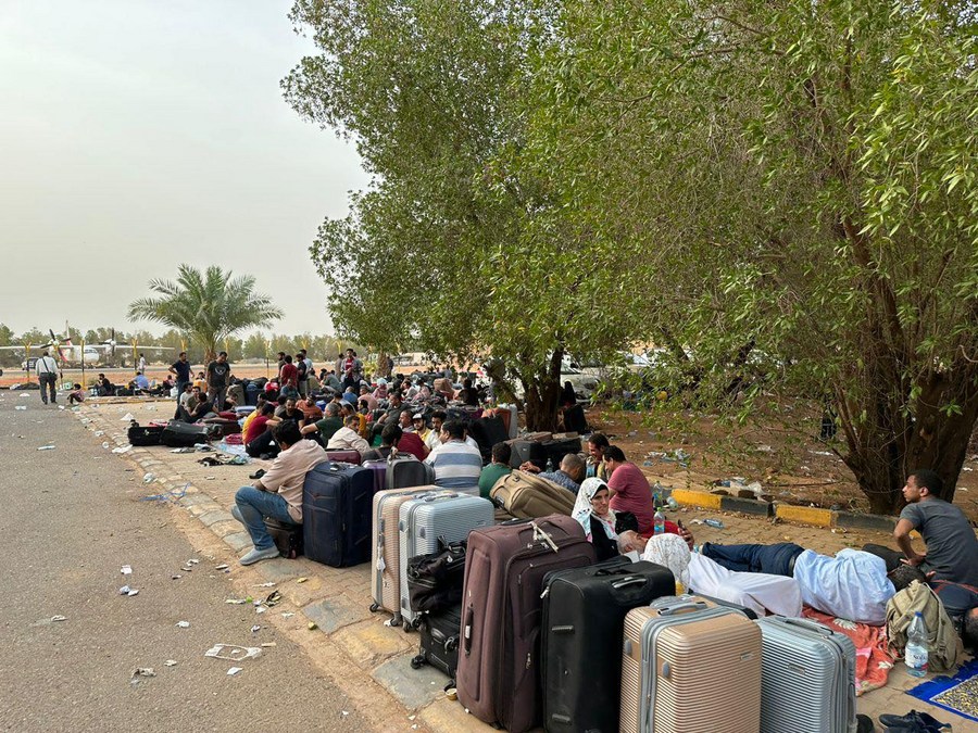 ((سي إن إن)): الأمريكيون العالقون في السودان يعبرون عن غضبهم لتخلي بلادهم عنهم