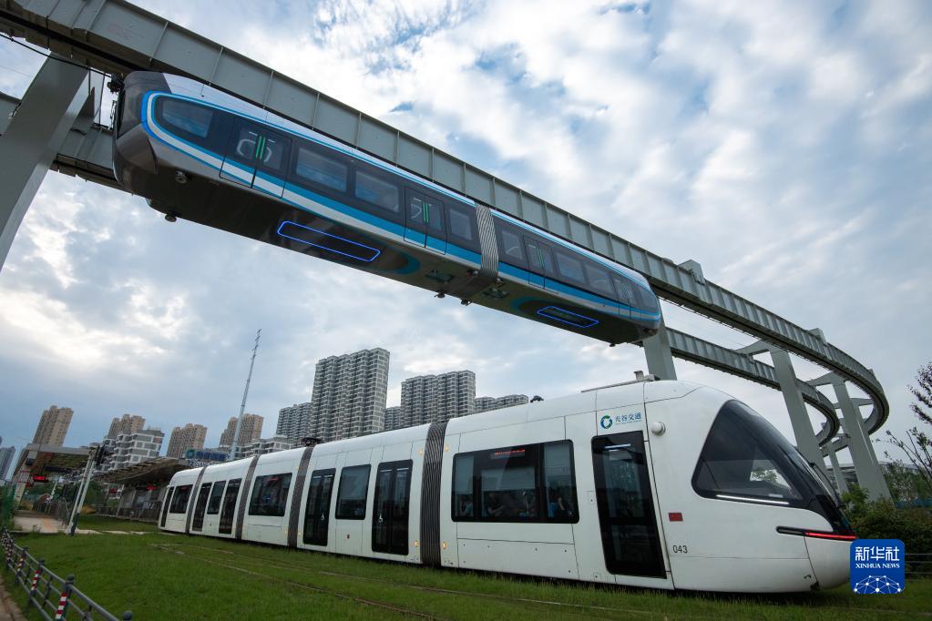 الصور: خط المونوريل المعلق في هوبي الصينية