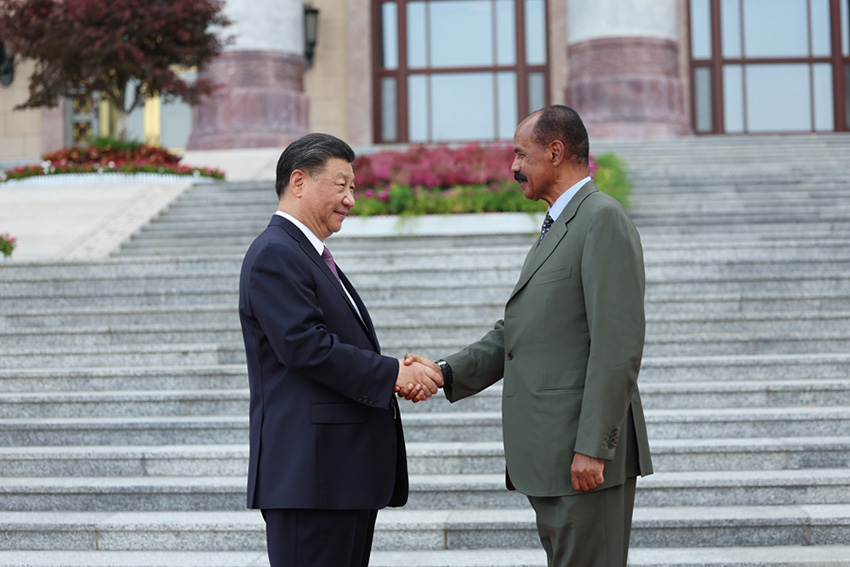 شي يعقد محادثات مع رئيس إريتريا