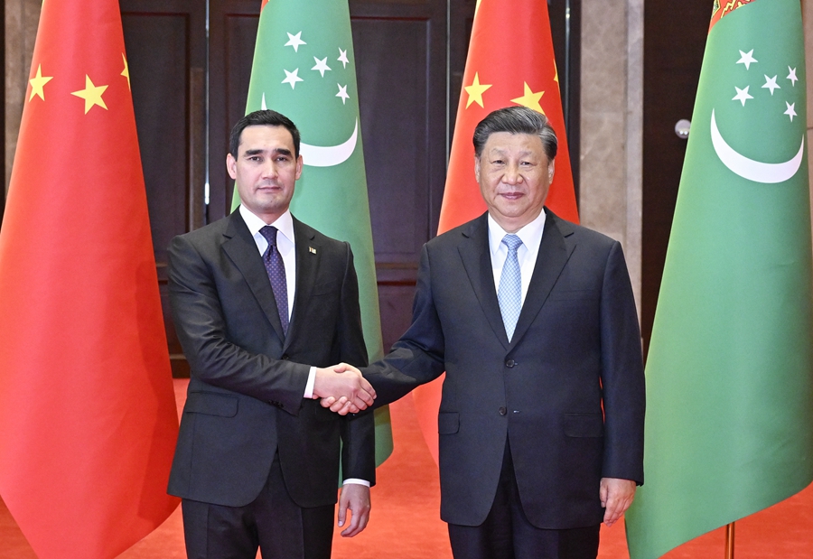 شي يلتقي الرئيس التركماني