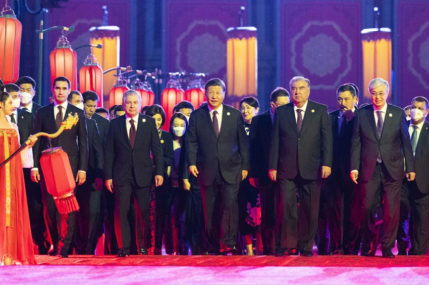 مقالة : شي يستضيف قادة آسيا الوسطى في قمة تاريخية بنقطة انطلاق طريق الحرير التاريخية