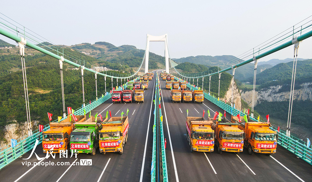 اختبار الحِمل الثابت لجسر جينفنغ عبر نهر ووجيانغ