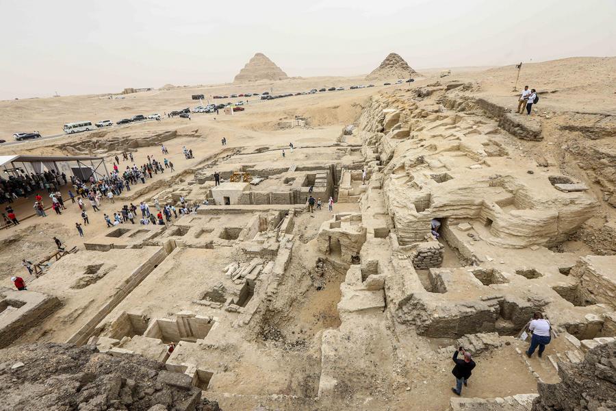 اكتشاف أكبر ورشتين للتحنيط ومقبرتين تعود إحداهما إلى 4400 عام في مصر