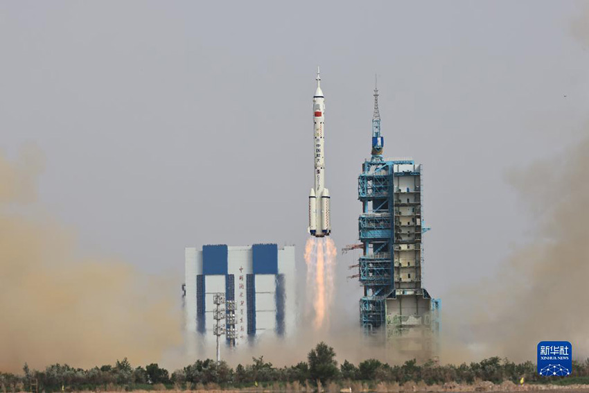 عاجل: الصين تطلق سفينة الفضاء المأهولة 