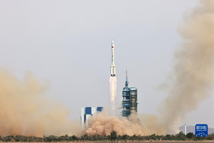 عاجل: الصين تطلق سفينة الفضاء المأهولة 