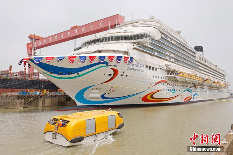 أول سفينة سياحية صينية كبيرة محلية الصنع توشك على الانزال في شنغهاي