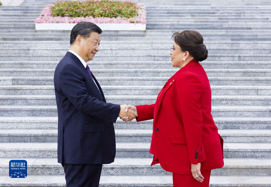 شي وزيومارا كاسترو يرسمان مسار العلاقات بين الصين وهندوراس في اجتماع تاريخي