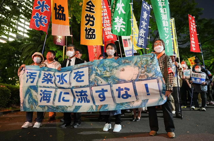 شركات المأكولات البحرية اليابانية تنتقد خطة تصريف المياه المشعة من محطة فوكوشيما