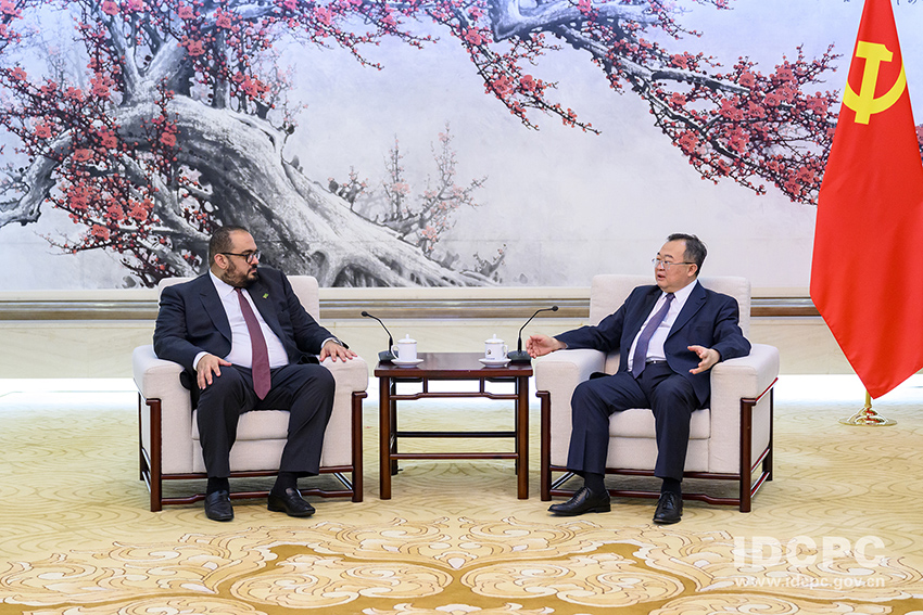 مسؤول كبير في الحزب الشيوعي الصيني يلتقي وزير الاقتصاد والتخطيط السعودي