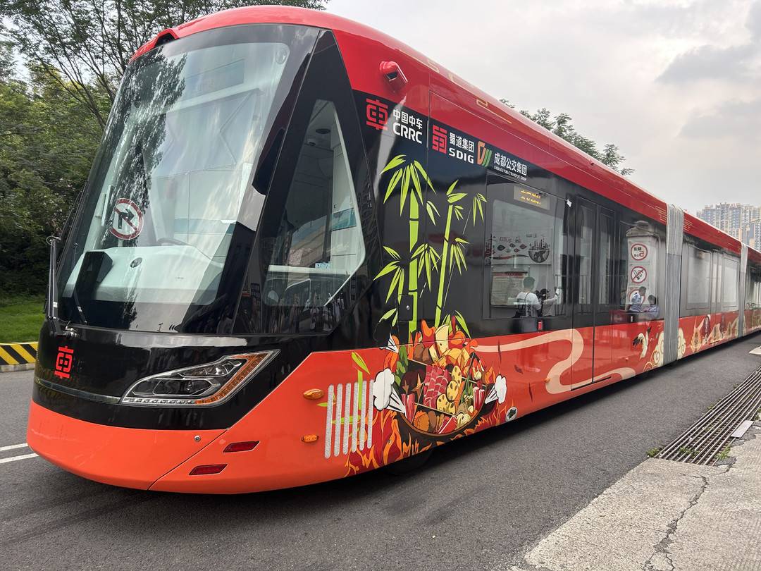 قطار السكة الذكية يبدأ العمل في تشنغدو مع قرب انطلاق الألعاب الآسيوية الصيفية