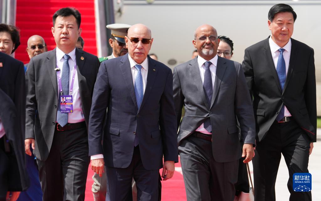 الرئيس الموريتاني يصل إلى تشنغدو لحضور حفل افتتاح دورة الألعاب الجامعية العالمية