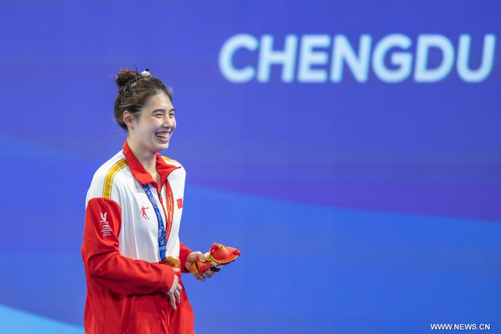 بطلة السباحة الأولمبية الصينية تشانغ تحرز الميدالية الذهبية الرابعة