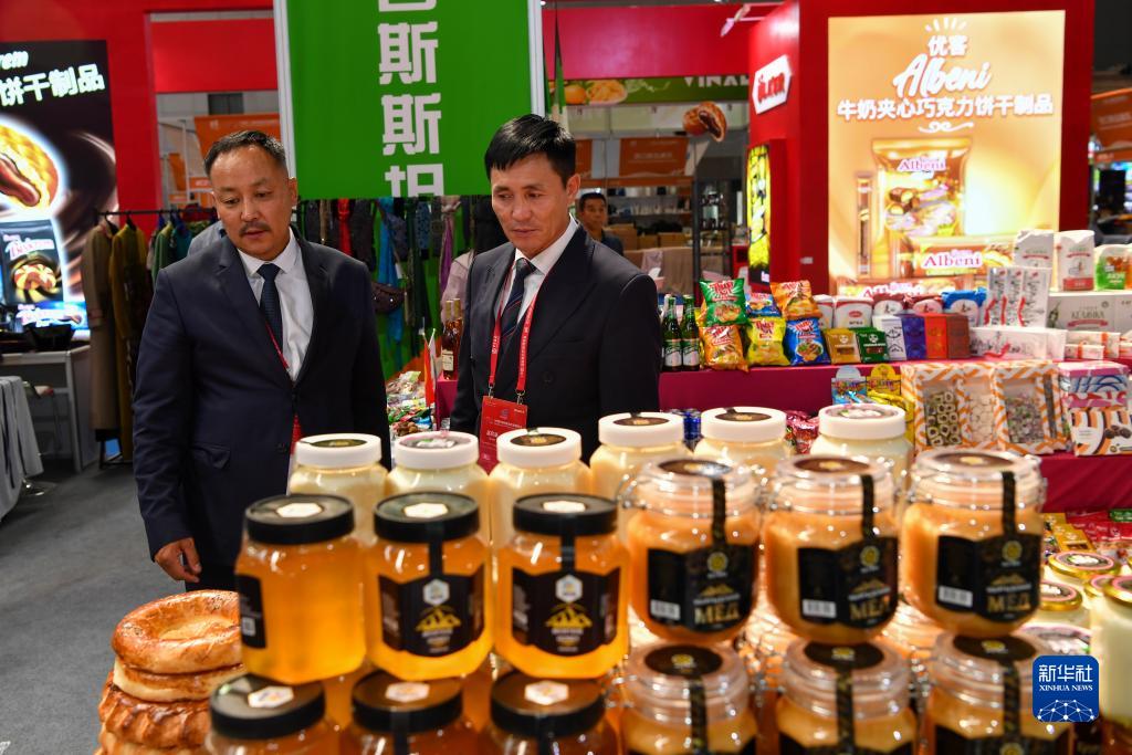 افتتاح المعرض الرابع للسلع والتجارة بين الصين وأوراسيا في شينجيانغ