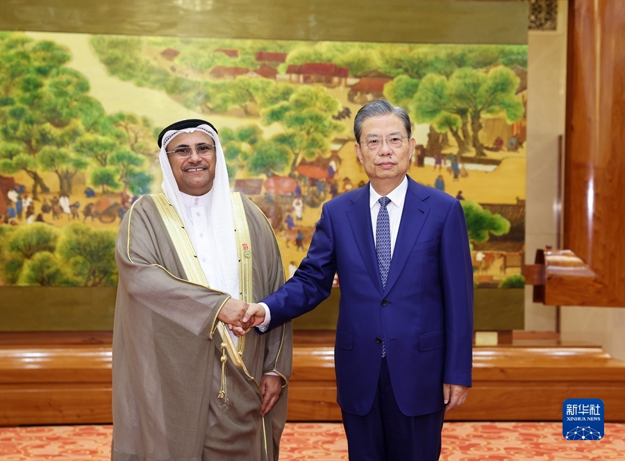 كبير المشرعين الصينيين يدعو إلى تعزيز التبادلات مع البرلمان العربي