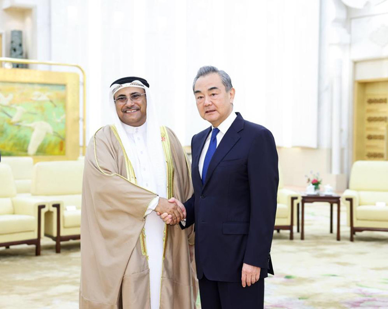 دبلوماسي صيني بارز يلتقي رئيس البرلمان العربي في بكين