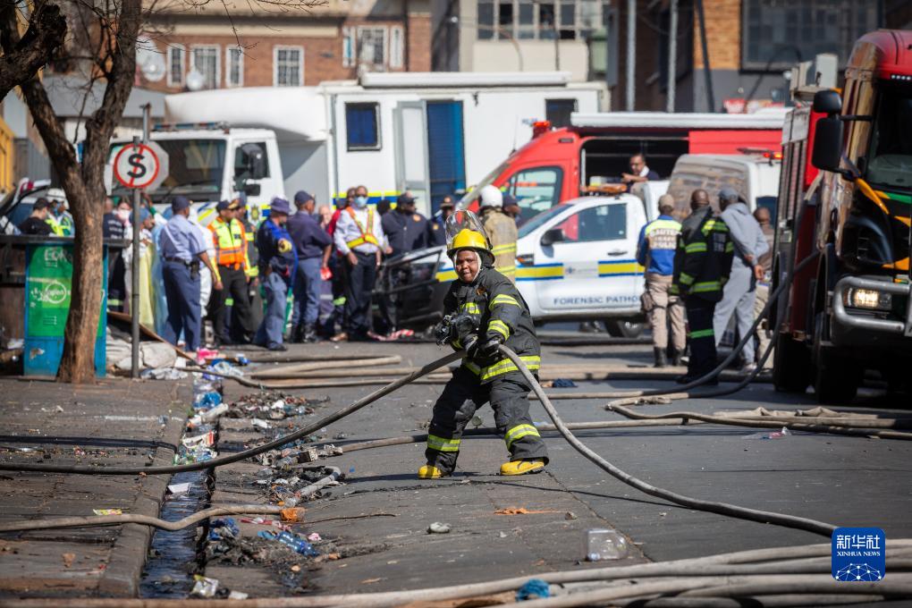 حصيلة قتلى حريق مبنى جوهانسبرغ ترتفع إلى 74 شخصا