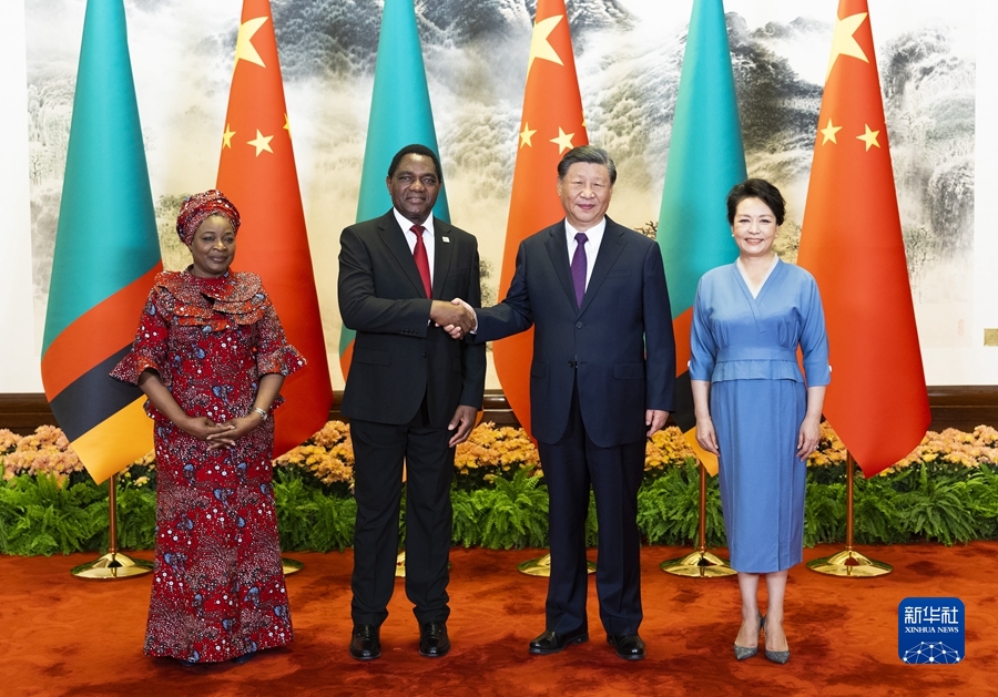 شي وهيشيليما يعلنان الارتقاء بالعلاقات بين الصين وزامبيا