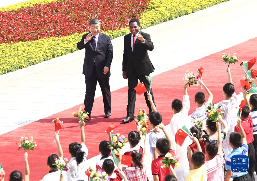 شي وهيشيليما يعلنان الارتقاء بالعلاقات بين الصين وزامبيا