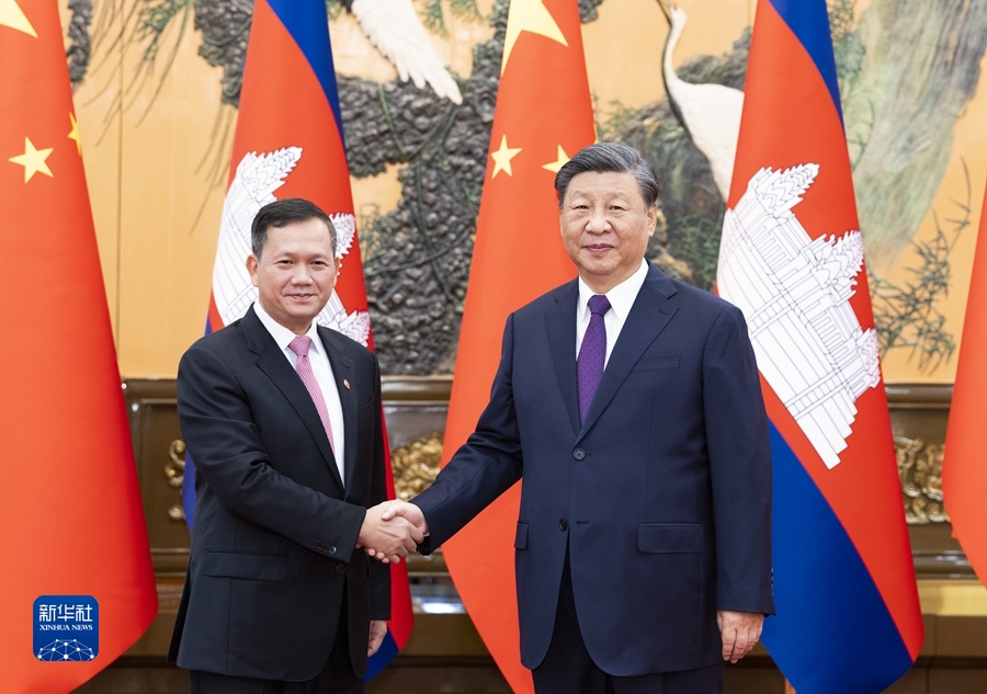 شي يلتقي رئيس وزراء كمبوديا