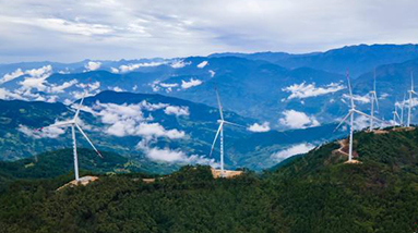 بدء تشغيل مشروع توليد للكهرباء بطاقة الرياح في جنوب غربي الصين
