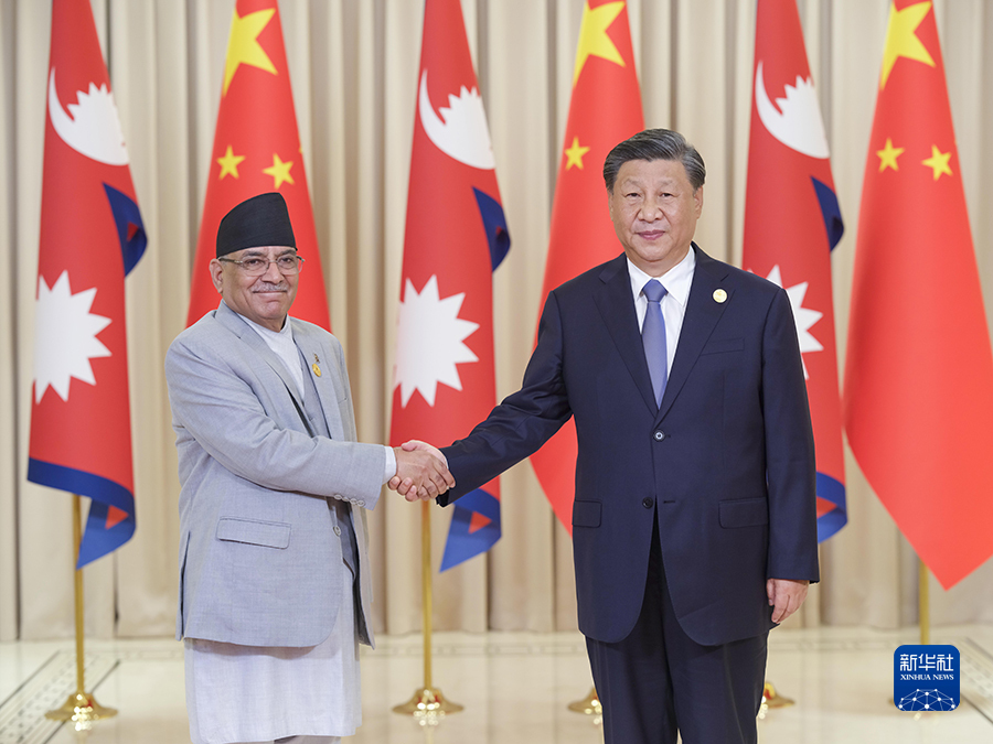 شي يلتقي رئيس الوزراء النيبالي