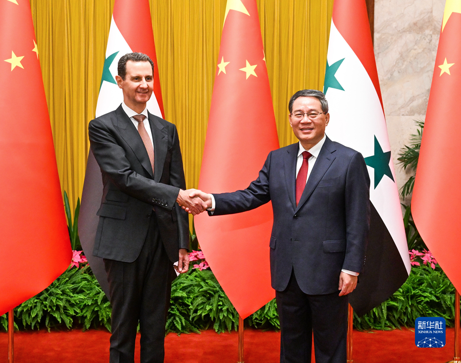 رئيس مجلس الدولة الصيني يلتقي الرئيس السوري في بكين