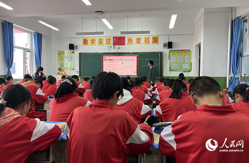 لماذا تستطيع هذه المدرسة الجبلية الصينية تحقيق نسبة نجاح 100% للأطفال المتروكين؟