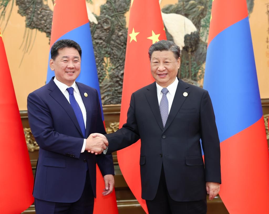 شي يلتقي الرئيس المنغولي