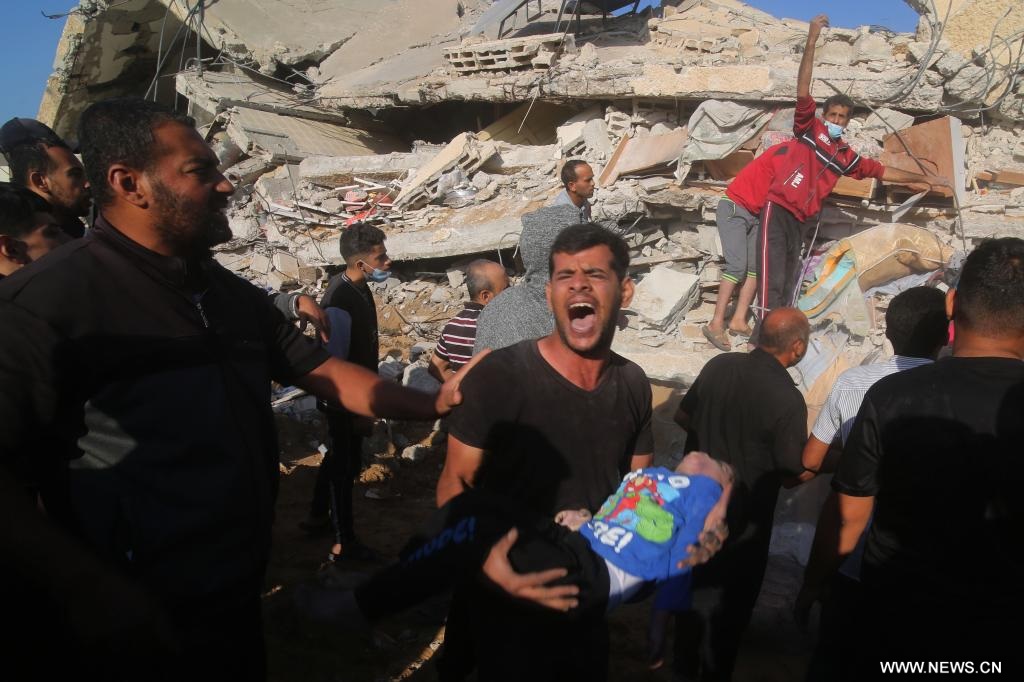 تقرير إخباري: مقتل 400 فلسطيني وسط أزمة حياتية مع مواصلة إسرائيل هجماتها على قطاع غزة لليوم 13