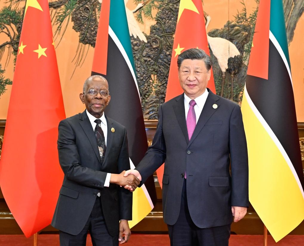 شي يلتقي رئيس وزراء موزمبيق