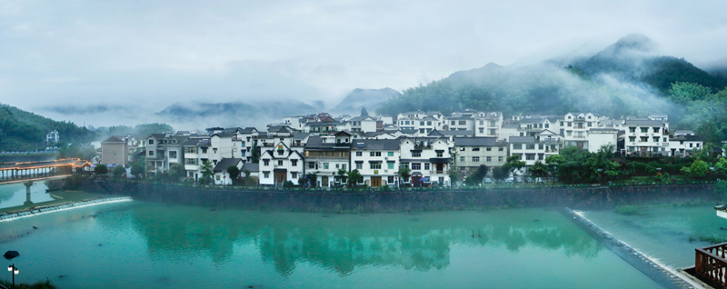 شياجيانغ، من قرية جبلية فقيرة ومعزولة إلى إحدى أفضل القرى السياحية في العالم